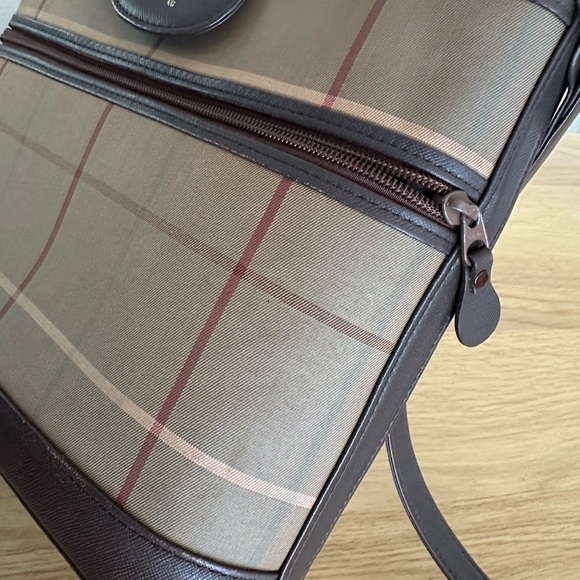 Burberrys Shouder Bag - Picture 13 of 15